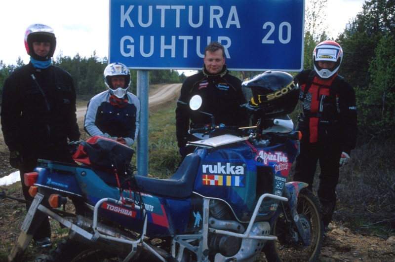 Joku kvi varmaan lhempnkin Kutturan kyl. Kauemmassa kyltiss luki Kuttura, Guthur 30. Piilek tss hyvkin tarina?<br>These guys are now proved to visit a spot 20 km from village Kuttura (Guhtur at Sami language).