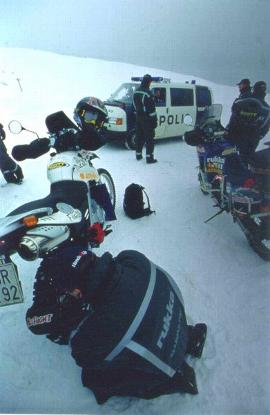 Marko is pretending not to notice the police forces of Kittil but suspects that there is too much pressure in the rear tyre.